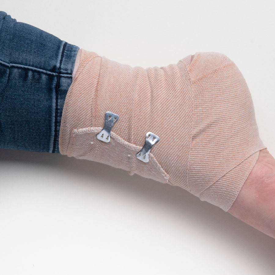 pressure dressing Amazon.com: SurviveX Israeli Pressure Bandage 6 Inch - Emergency Bandage - Pressure  Dressing for Wounds - Trauma Dressing - Sterile Vacuum-Sealed Packaging